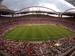 Benfica speelt zijn thuiswedstrijden in het estádio da luz (stadion van het licht). Das Mit 65 000 Platzen Grosste Stadion Portugals Steht In Der Hauptstadt Lissabon Im Estadio Da Luz