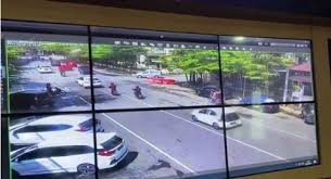 Dari video yang beredar, ledakan terletak di depan gerbang gereja sebelah kanan. Siw1pk5iumn6om