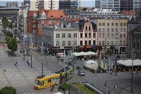 Zarezerwuj stolik (+48) 510 803 329 rynek.katowice@aioli.com.pl. Rynek W Katowicach Z Gory Plac Kwiatowy Ma Juz 5 Lat Latem 2020 Z Powodu Pandemii Nieczynne Sa Fontanny Ale Sa Palmy I Lezaki Zdjecia Dziennik Zachodni