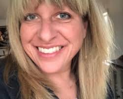 Bernadette Parr's Instagram, Twitter & Facebook