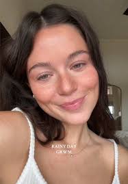 Rainy Day Makeup Routine: Get Ready With Me