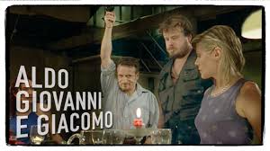 Giacomo suona al campanello di giovanni, quest'ultimo però gli sbatte la porta in faccia Cena Con Sorpresa Chiedimi Se Sono Felice Youtube
