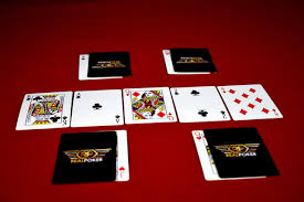 The first player to make a move is the player immediately to the dealer's left. Garbage Card Game Rules Paul Hillier