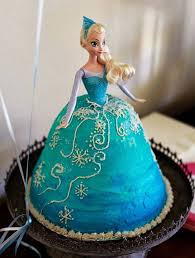 Le Gateau Reine Des Neiges 50 Idees Originales Archzine Fr Gateau Reine Des Neiges Deco Gateau Anniversaire Fete Reine Des Neiges