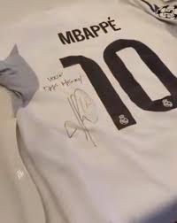 Los Blancos Live | Dean Huijsen's grandmother was excited to receive a signed shirt from Kylian Mbappé. 🤍 | Instagram