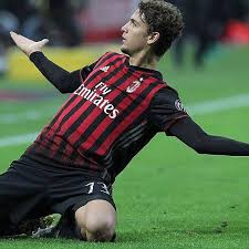 Tampil sebagai starter di stadion olimpico, roma, kamis (17/6/2021) locatelli berhasil bermain cemerlang. Manuel Locatelli M Locatelli73 Twitter