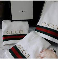Decorative Gucci Towels Set Of 3 Set Di 3 Asciugamani Gucci In Scatola Regalo Gucci Bedding Bedroom Bedding Sets Expensive Decor