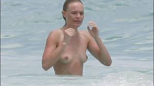 FOTOSPECIAL. Kate Bosworth topless op het strand | De Standaard