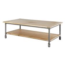 La table basse à roulettes a vraiment plusieurs avantages et elle est certainement beaucoup plus intéressante que la table basse traditionnelle qui une table avec des roulettes en palettes de bois est également une excellente idée. Table Basse A Roulettes En Manguier Et Metal L 135 Cm Archibald Maisons Du Monde Table Basse Roulette Table Basse Maison Du Monde