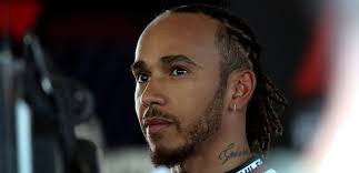 Lewis Hamilton wil naar de ruimte gaan: "Ik sprak er met Elon Musk over  maar die dingen ontploffen ook!"