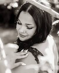 Here's a few more from this beautiful grad! It was rainy and we weren't  sure if we would have to postpone but luckily @vintagemarketandtearoom was  kind enough to let us use their