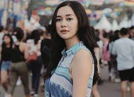 Beepdo.com, jakarta aura kasih secara resmi mengumumkan dirinya telah menikah dengan. Aura Kasih Biodata Profil Fakta Perjalanan Karir Dailysia