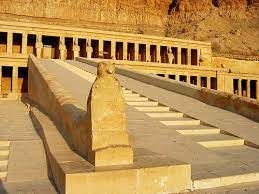 The Temple Of Queen Hatchesput The Temple Was Built For The Great Queen Hatshepsut 18th Dynasty To Commemorate Her Hatshepsut Temple Egypt Ptolemaic Egypt