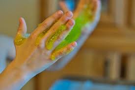 Come Fare Lo Slime In Casa Con Le 8 Migliori Ricette Informaebelli