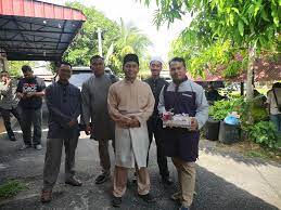 Foto yg lagi akad nikah di kampung / kebaya dan baju akad nikah. Raja Shamri Selesai Majlis Akad Nikah Di Kampung Teluk Facebook