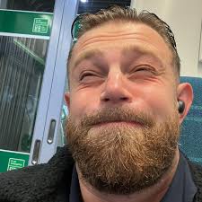 Spray Mops for Floors, Domi-patrol Microfibre Flat Floor Mop with Spray Dry  Wet Mop for Hardwood Laminate Tiles Floors, Dust Mop with 3 Reusable  Microfiber Pads & Refillable Bottle, Black : Amazon.co.uk: