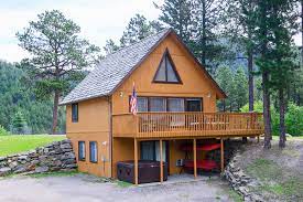 Centrally located in the black hills of south dakota, and just a few miles from mount rushmore, yak ridge is an ideal location for your black hills getaway. Jefferson Cabin