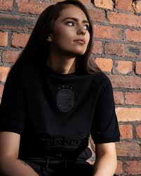 The limited edition shirt won't be worn on pitch by the players but it offers the smartest of alternatives as the brand focus strongly on the club's streetwear presence. Liverpool Fc Retail On Twitter The 01 03 Lfc Home Jersey In Limited Edition Black The Special Edition Jersey Is The 5th Addition To An Exclusive Blackout Retro Collection Get Yours Online Now Https T Co Mjiwx60q5v