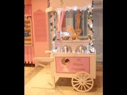 En cuanto a las chuches elige recipientes de cristal, cajas de madera o cestas de mimbre para exponerlas. Carritos Para Comunion Con Luces Youtube