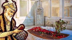 Aurangzeb Tomb Controversy : औरंगजेब की कब्र हटाने की मांग को लेकर बॉम्बे  हाईकोर्ट में जनहित याचिका, PIL in Bombay High Court demanding removal of  Aurangzeb's tomb