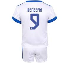 Einen ersatz hatten die königlichen mit david alaba schon vor der bekanntgabe dieser trennung verpflichtet. 9 Benzema Kit Rosa Schwarze Weisse T Shirts Manner Frauen Kinder Real Madrid Cf Eu Shop