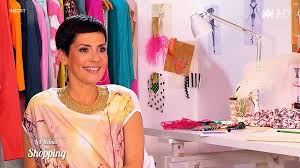 5 femmes, âgées de 18 à 70 ans, passionnées de shopping et très attentives à leur look, se lancent dans la première compétition de shopping de france sous le regard expert de cristina cordula. Les Reines Du Shopping M6 Les Candidates Adresses Boutiques