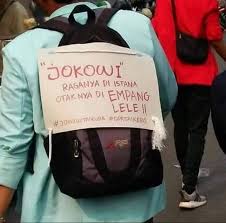 Biasanya seseorang yang identik dan familiar membawa tas adalah seorang pelajar. Pin Oleh Alfira Di Kutipan Gambar Teman Lucu Pria