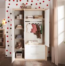 Kleiderschrank Von My Baby Lou Der Perfekte Begleiter Fur Das Kinderzimmer Kleiderschrank Kinderzimmer Kleiderschrank Schrank
