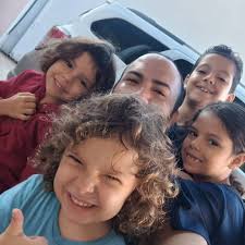 História de Jhonatan e Daniel emociona Luciano Huck e o Brasil