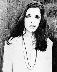 Evie Sands's Instagram, Twitter & Facebook