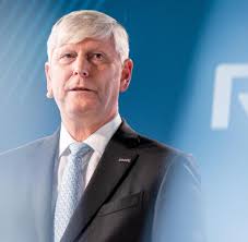 Rwe kämpft intensiv gegen die von der bundesregierung geplante brennelementesteuer und fordert eine. Okostrom Rwe Chef Rolf Martin Schmitz Zur Energiewende Welt