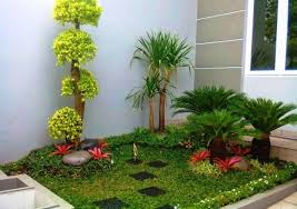 Namun pengeluaran anggaran bisa lebih besar lagi jika kita membangun 2 rumah sekaligus. 30 Desain Taman Depan Rumah Minimalis Sederhana Rumahku Unik