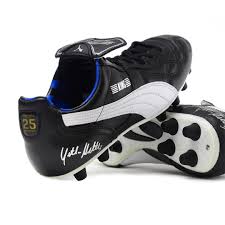 And yes, premium kangaroo leather is back, providing players with exceptional comfort and a classic black look! Uzivatel Classic Football Shirts Na Twitteru Puma King Lothar Matthaus 2015 A 25th Anniversary Tribute Of The Boot Worn By 1990 Ballon D Or Winner Lothar Matthaus While Captaining West Germany To