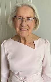 Elizabeth Shields's Instagram, Twitter & Facebook