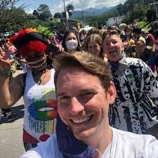 Travis Rountree's Instagram, Twitter & Facebook