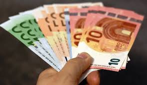 „der 500 euro schein spielt in kriminellen und halbseidenen milieus eine große rolle, sagte er. 100 Euro Schein Allseits Verhasst Weg Damit Das Sehen Wir Anders