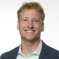 I'm excited to share that I will be joining JPMorganChase in their Chicago  office as a 2025 Global Finance and Business Management Summer Analyst! A  heartfelt thank you to everyone who has