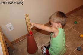 Looking for fun and easy fine motor activities for your toddler or preschooler? Motor Skills Practice With A Bug Theme