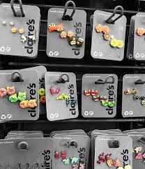 In this video, i'll show you a quick trick on how to take off your piercing earrings.b. Former Claire S Employee Says Store S Child Ear Piercing Policy Is Deeply Flawed Glamour