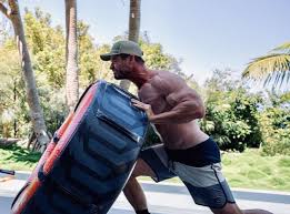 Extraction, out now on @netflix. Chris Hemsworth S Body Double Reveals He S Struggling To Keep Up With Thor Actor S Size The Independent