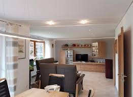 Richtig planen am anfang eines jeden essplatzes stehen immer ein esstisch und die gewünschte anzahl stühle. Spanndecke In Burbach Wohnzimmer Neu Gestalten Plameco Decken
