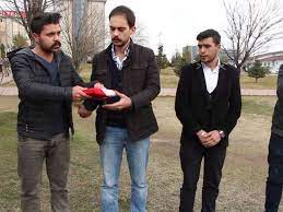 Şimdi bir dökülecekler buralar hep açılacak, sabır arkadaşlar eğitim az sonra, eğitim dinlenme tesislerine hoşgeldiniz inmeyen kalmasın!' gibi. Erciyes Universitesi Egitim Fakultesi Devir Teslim 03 03 2015 Youtube