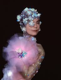 Bjork State Of Emergency Chords The Girl In Pink Doc Martens Bjork Fashion Pink