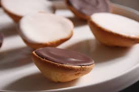 Ces délicieux biscuits aux formes de fêtes vont faire briller les yeux des gourmands ! Aussi Bons Que Les Cookies Et Pourtant Injustement Meconnus Les Americains Beau A La Louche