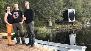 Enjoy the view of the epic mountain range of blegja and the førdefjord. Overnattinga Er I Boks Ved Amlivatn