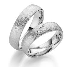 Darum solltet ihr beim trauringe kaufen mit bedacht vorgehen und diese sorgsam auswählen. Trauringe Gerstner Weissgold 28630 Hochzeit Ringe Kaufen