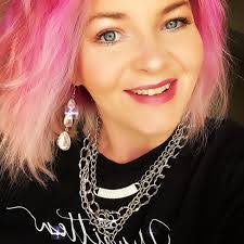 Dixie Watterson's Instagram, Twitter & Facebook