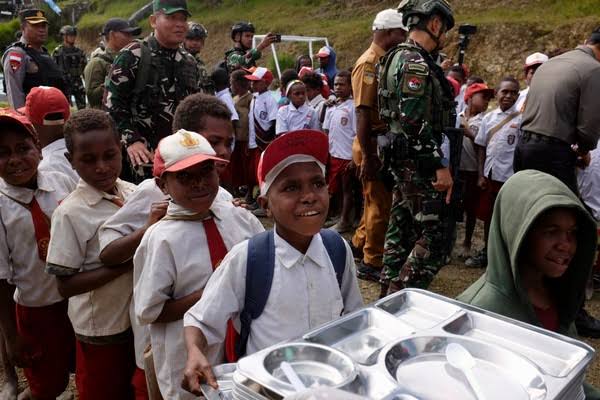 Tokoh Adat Papua Serukan Pelajar Fokus Pendidikan dan Dukung Keberlanjutan MBG