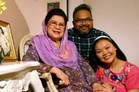 Tidak eloklah untuk saya terus berjumpa dengan 'big boss' tengku muda. Foto Gambar Makcik Fazura Yang Tidak Didedahkan Memang Keturunan Cantik Cantik Berita Steady