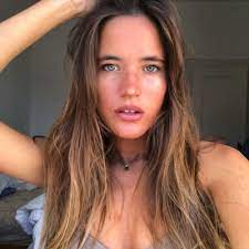 Constança recebeu o medicamento raro e agora mostra cada vez mais imagens recuperada, sem perder a sensualidade. Constanca Braddell On Twitter Tou C Aziaaa Sentidodenotativo
